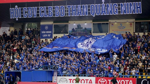 Việc khán giả hào hứng đến sân cổ vũ và nhiều đội sử dụng các cầu thủ trẻ tự đào tạo như của HA.GL (ảnh nhỏ) là những nét mới khởi sắc của V.League năm nay