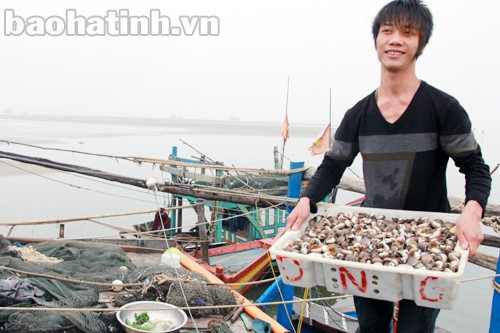 Ngư dân phấn khởi với những chuyến biển cuối năm ảnh 5