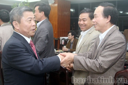 Lãnh đạo tỉnh chúc Tết các đơn vị trong đêm giao thừa Ất Mùi ảnh 7