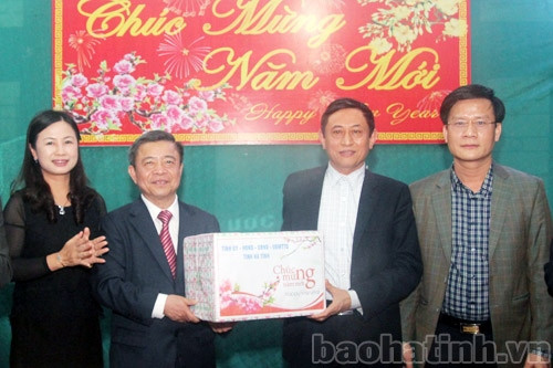 Lãnh đạo tỉnh chúc Tết các đơn vị trong đêm giao thừa Ất Mùi ảnh 5