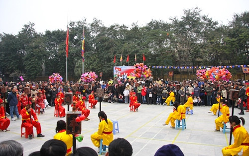 Ngày xuân đánh trận cờ người ảnh 1