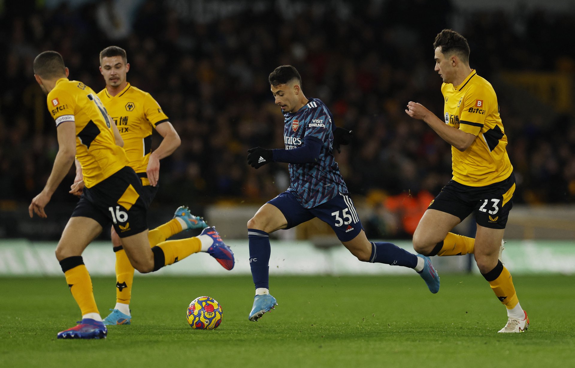Arsenal đẩy MU xuống vị trí thứ 6