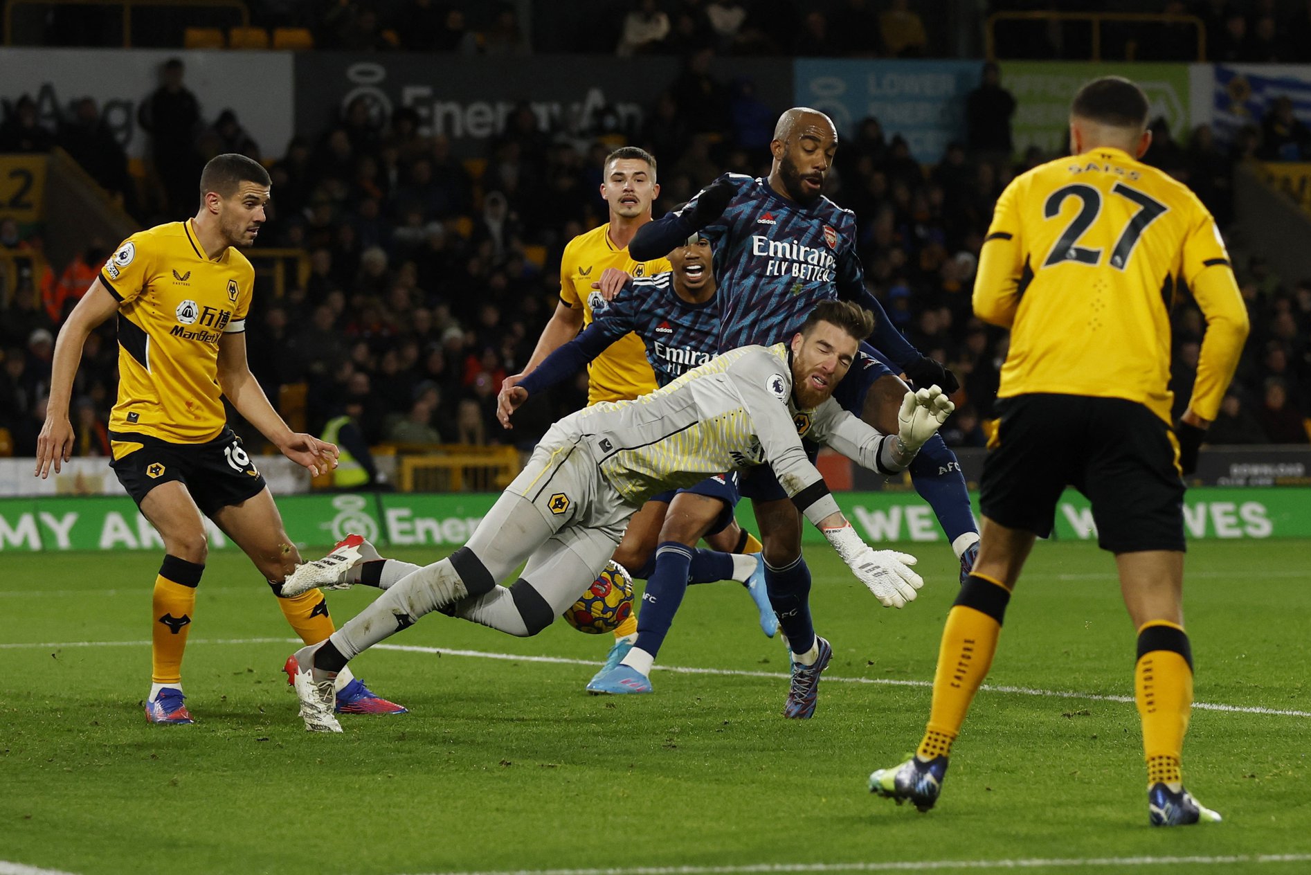 Arsenal đẩy MU xuống vị trí thứ 6