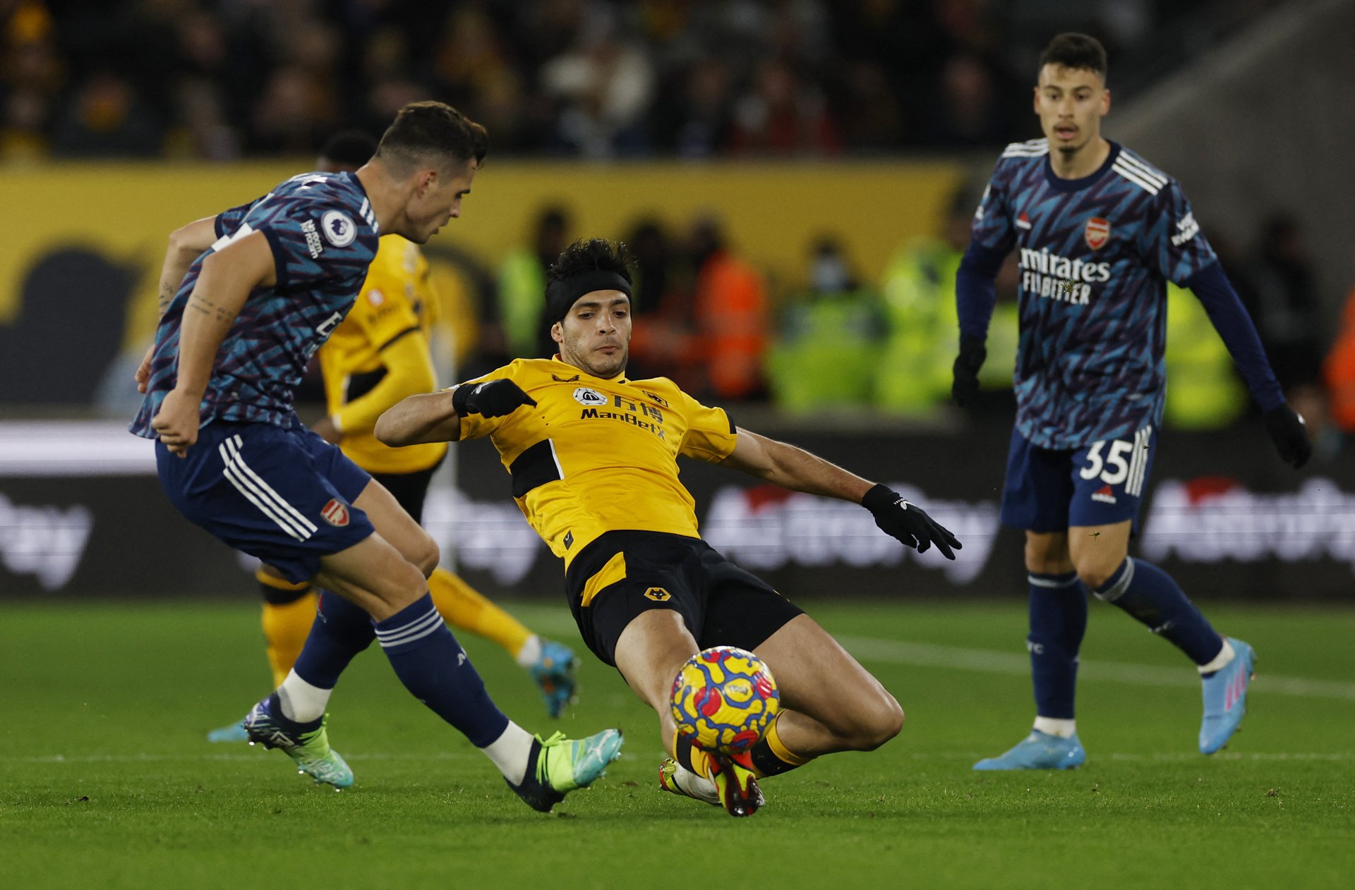 Arsenal đẩy MU xuống vị trí thứ 6