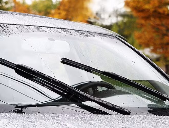 Cách khắc phục kính lái và gương mờ lái xe nên biết