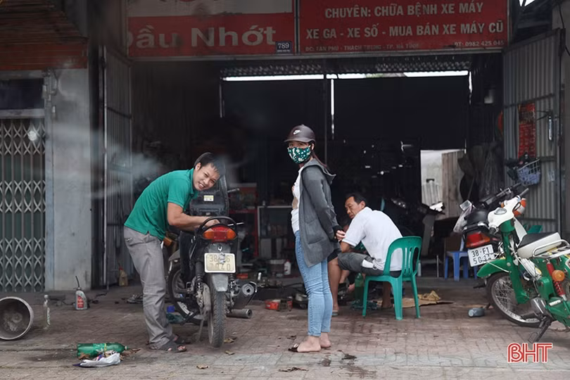 Chưa hết thời gian giãn cách xã hội, nhiều cơ sở kinh doanh ở TP Hà Tĩnh đã mở cửa