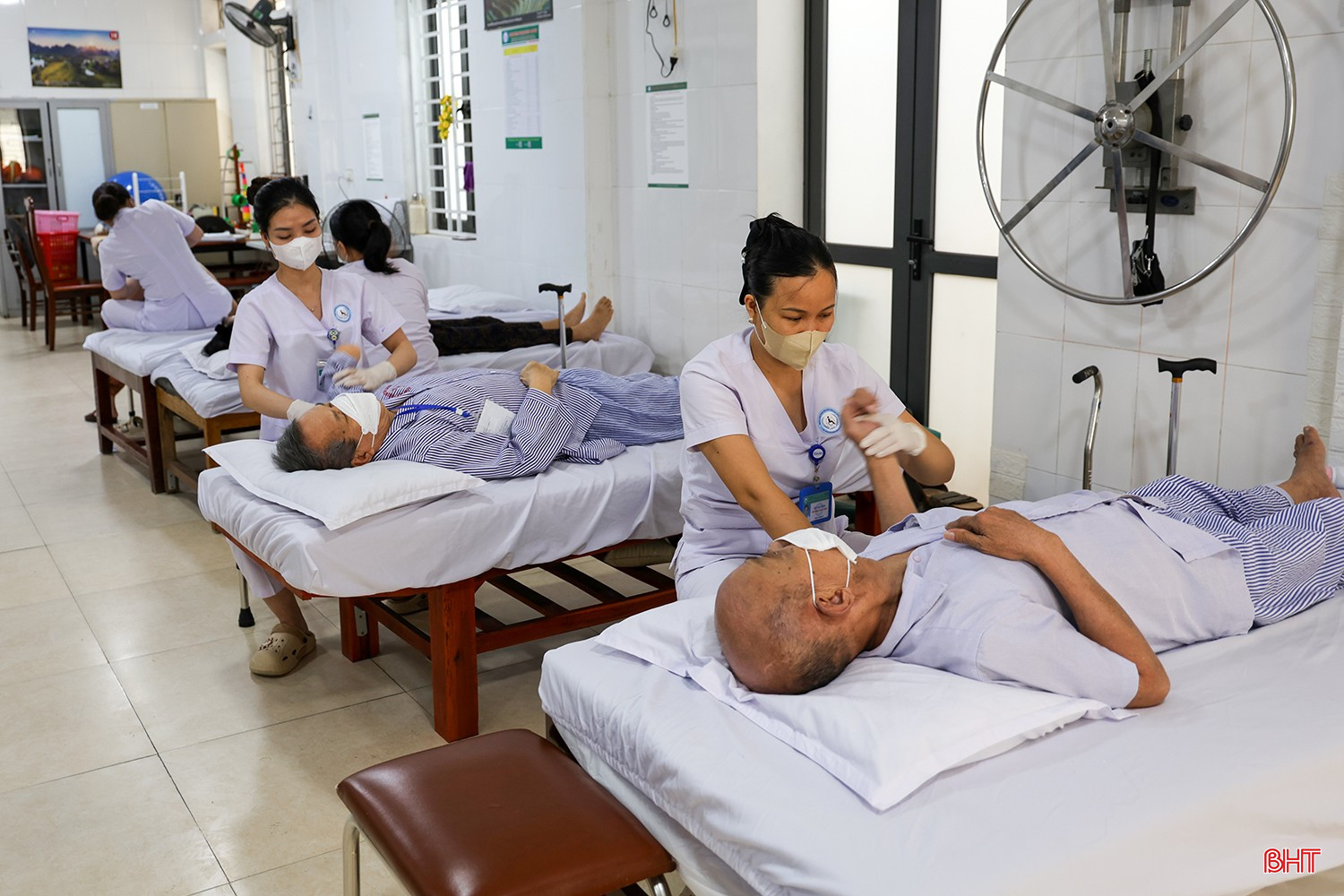 Dưới sự lãnh đạo, chỉ đạo sâu sát, quyết liệt của Đảng uỷ, toàn ngành BHXH Hà Tĩnh đã giành nhiều thành tựu, giúp hàng triệu lượt người dân thụ hưởng chính sách nhân văn của Đảng, Nhà nước. bqbht_br_img-0572.jpg