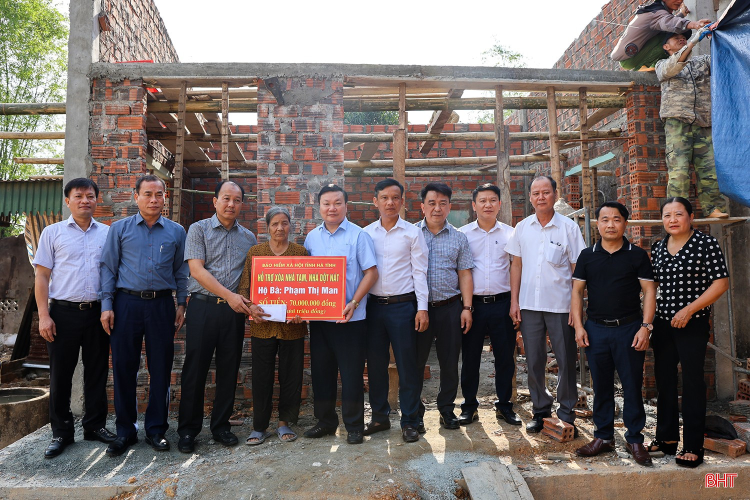 bqbht_br_01-trao-tang-xaa-nha-tam-nha-da-t-nat-tai-huya-n-can-la-c.jpg