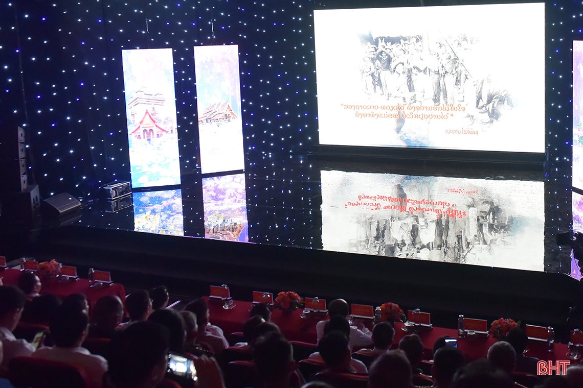 Lắng đọng Chương trình giao lưu nghệ thuật “Nghĩa tình hai mái Trường Sơn” ảnh 7 Lắng đọng Chương trình giao lưu nghệ thuật “Nghĩa tình hai mái Trường Sơn”