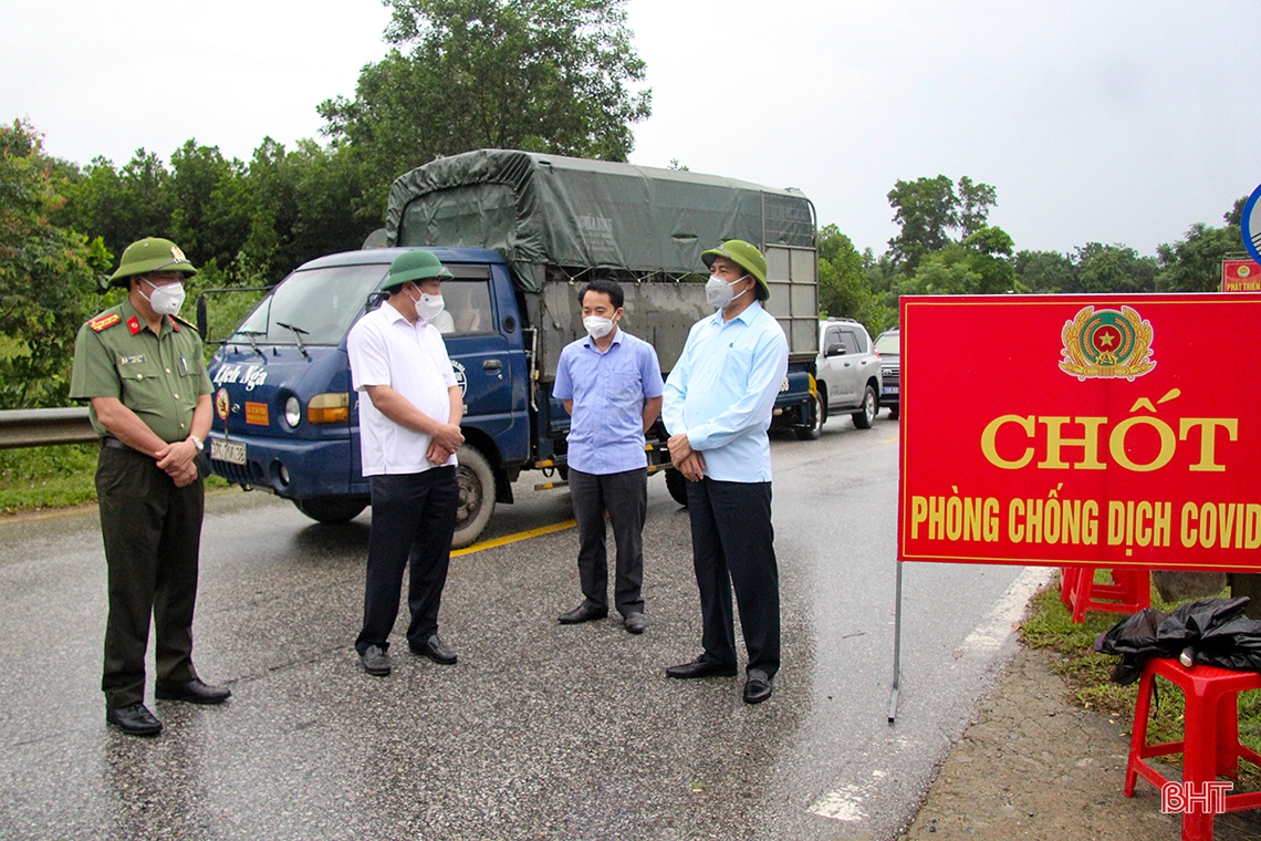 Hà Tĩnh quyết liệt “chiến đấu” với virus SARS-CoV-2 siêu lây nhiễm ảnh 7 Hà Tĩnh quyết liệt “chiến đấu” với virus SARS-CoV-2 siêu lây nhiễm