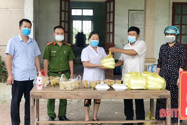 Hà Tĩnh quyết liệt “chiến đấu” với virus SARS-CoV-2 siêu lây nhiễm ảnh 21 Hà Tĩnh quyết liệt “chiến đấu” với virus SARS-CoV-2 siêu lây nhiễm