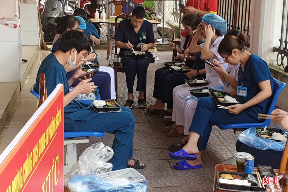 Hà Tĩnh quyết liệt “chiến đấu” với virus SARS-CoV-2 siêu lây nhiễm ảnh 11 Hà Tĩnh quyết liệt “chiến đấu” với virus SARS-CoV-2 siêu lây nhiễm