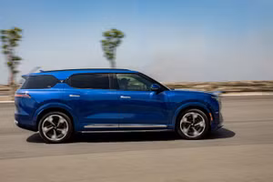 VinFast VF 9: Mẫu SUV “lão hóa ngược”, càng dùng càng thông minh
