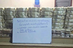 Lào: Xe tải không biển số bỏ lại 6 triệu viên ma túy bên sông Mê Kông