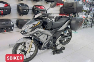 SBiker lắp đặt thùng giữa Winner X, tăng không gian chứa đồ cho người dùng xe côn tay