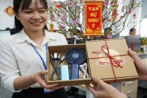 Top 10 quà Tết cho nhân viên chỉ từ 100 nghìn đồng