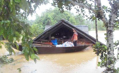 Cuộc sống của nhân dân vùng lũ đang gặp rất nhiều khó khăn