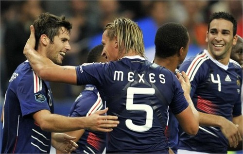 Đồng đội chia vui với Gourcuff