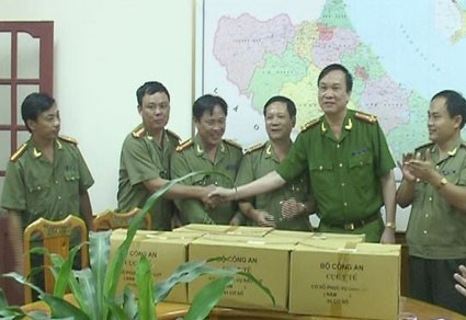 Sự thăm hỏi, hỗ trợ kịp thời từ Bộ Công an là động lực để nhân dân Hương Khê gượng lên sau lũ