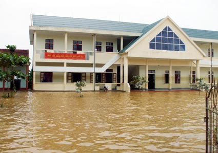 Trường mầm non Hương Thhuỷ vẫn ngập sâu trong nước