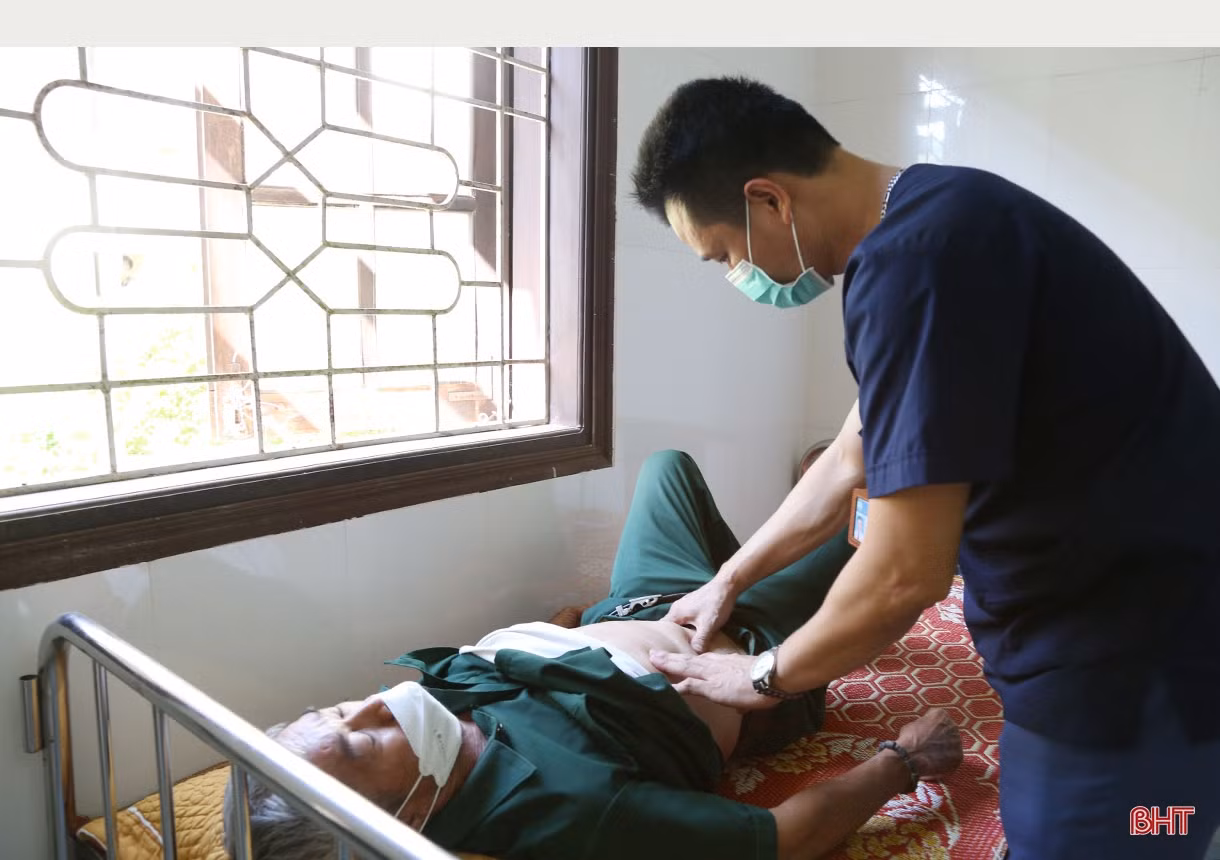 Bác sỹ rời cơ sở y tế công và thách thức về bài toán nhân lực (Bài 1): Chuyện những người chấp nhận mất biên chế