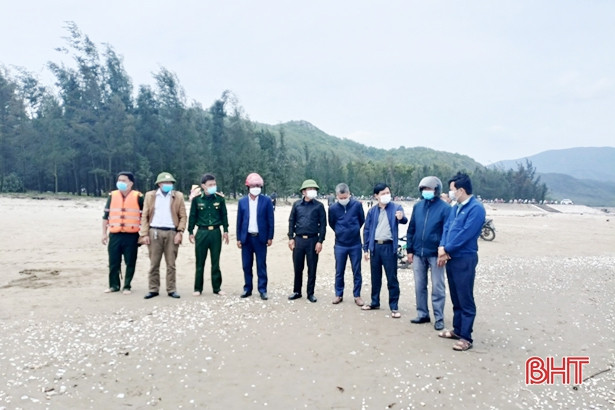 Hà Tĩnh: Lật thuyền đánh cá, một ngư dân mất tích trên biển