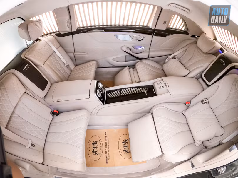 Mercedes-Maybach S650 Pullman - sedan siêu sang dài 6,5m trên phố Hà Nội