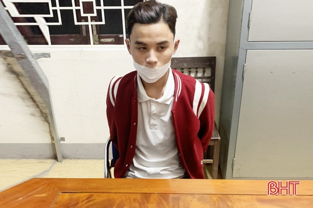 Bắt đối tượng tàng trữ thuốc lá “lạ”, chứa chất kích thích và gây ảo giác