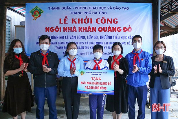 Khởi công Ngôi nhà khăn quàng đỏ” cho học sinh khó khăn ở TP Hà Tĩnh