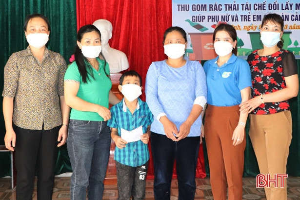 Bán rác thải tái chế, phụ nữ Vũ Quang quyên góp được 40 triệu đồng hỗ trợ hội viên nghèo