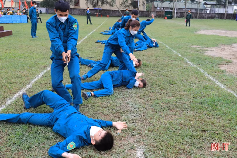 Xem “chiến sỹ sao vuông” Nghi Xuân biểu diễn võ thuật đối kháng