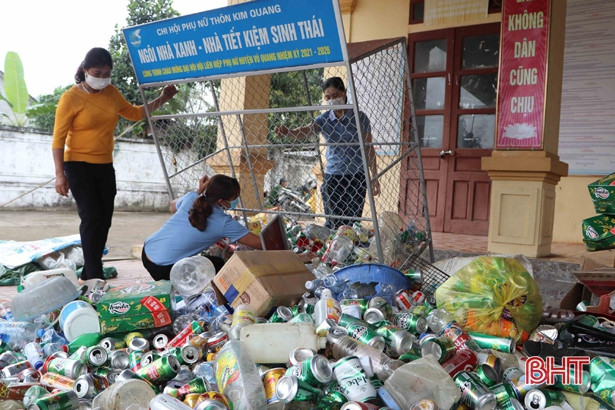 Bán rác thải tái chế, phụ nữ Vũ Quang quyên góp được 40 triệu đồng hỗ trợ hội viên nghèo