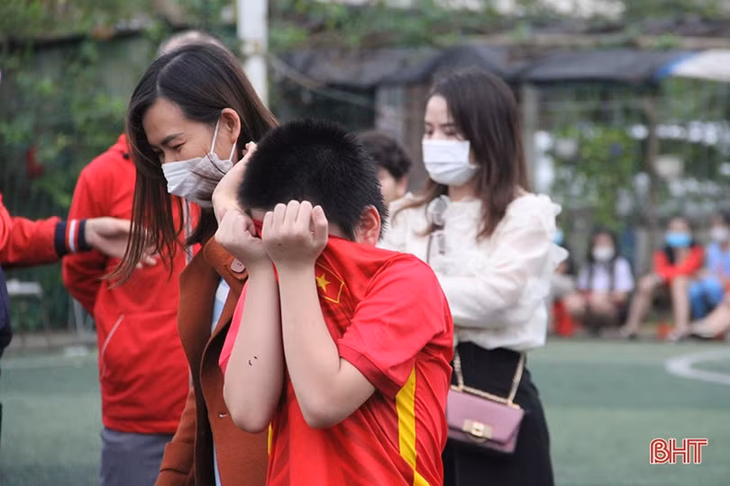 Học sinh tiểu học iSchool Hà Tĩnh hào hứng tranh tài giải bóng đá mini