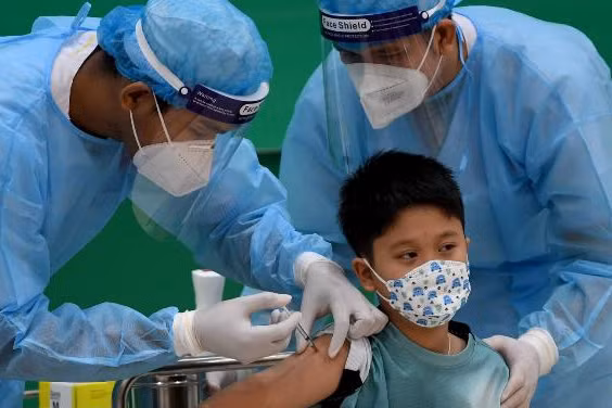 Dùng thuốc hạ sốt cho trẻ dưới 12 tuổi sau tiêm vaccine COIVD-19