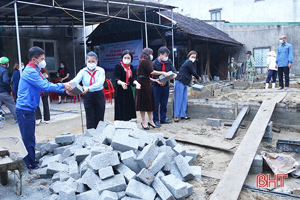 Khởi công Ngôi nhà khăn quàng đỏ” cho học sinh khó khăn ở TP Hà Tĩnh