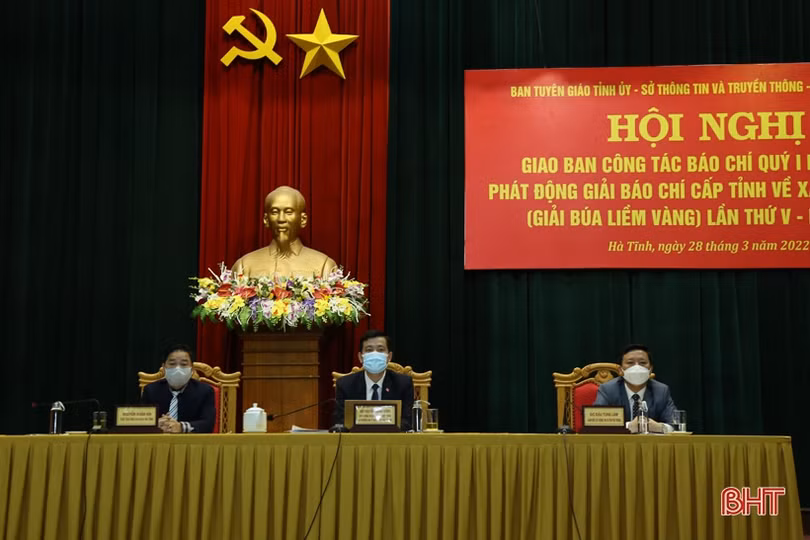 Hà Tĩnh phát động Giải Búa liềm vàng và Giải Báo chí viết về gương người tốt, việc tốt năm 2022