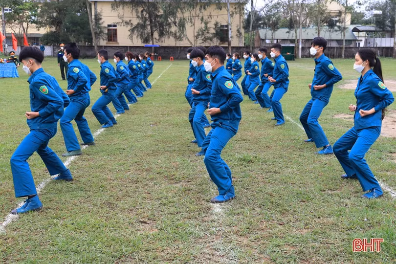 Xem “chiến sỹ sao vuông” Nghi Xuân biểu diễn võ thuật đối kháng