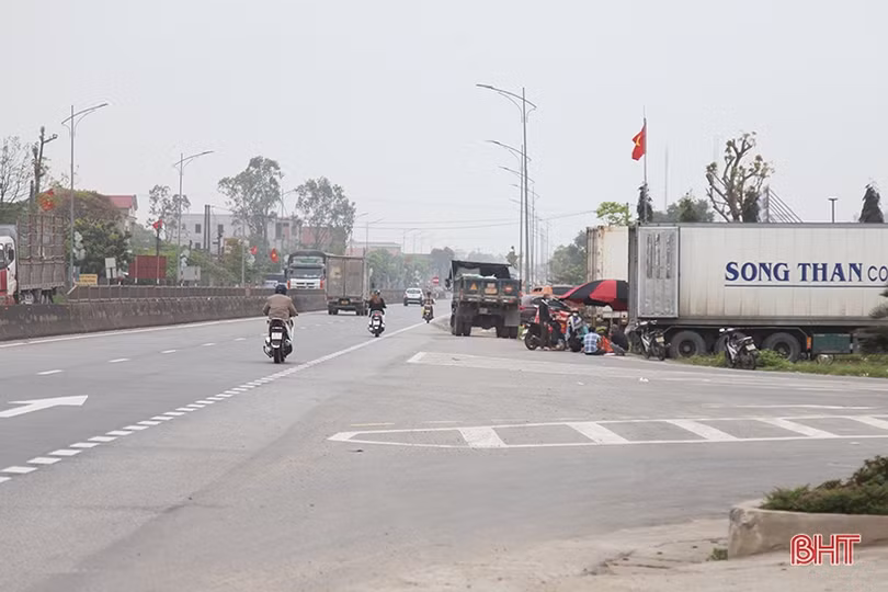 Tiềm ẩn tai nạn tại nút giao vào trung tâm hành chính huyện Kỳ Anh