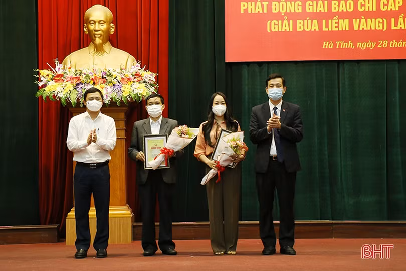 Hà Tĩnh phát động Giải Búa liềm vàng và Giải Báo chí viết về gương người tốt, việc tốt năm 2022