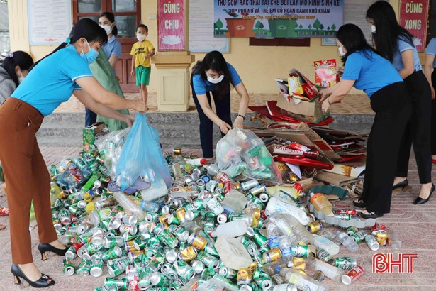 Bán rác thải tái chế, phụ nữ Vũ Quang quyên góp được 40 triệu đồng hỗ trợ hội viên nghèo