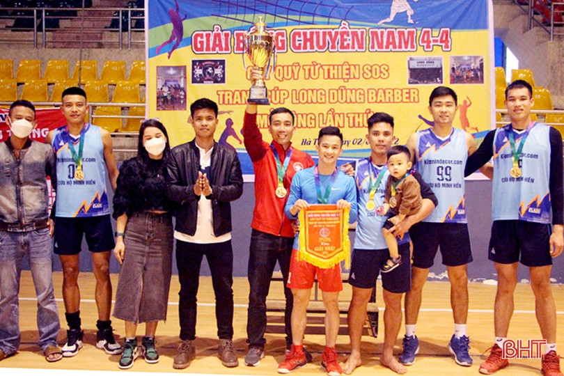 Giải bóng chuyền phong trào ở TP Hà Tĩnh gây quỹ ủng hộ trẻ mồ côi