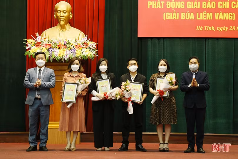 Hà Tĩnh phát động Giải Búa liềm vàng và Giải Báo chí viết về gương người tốt, việc tốt năm 2022