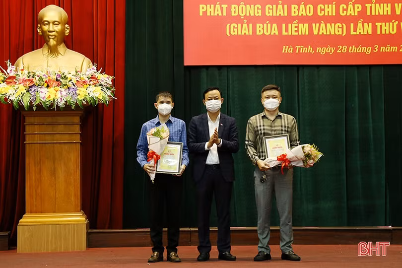 Hà Tĩnh phát động Giải Búa liềm vàng và Giải Báo chí viết về gương người tốt, việc tốt năm 2022