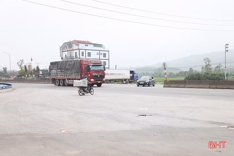 Tiềm ẩn tai nạn tại nút giao vào trung tâm hành chính huyện Kỳ Anh