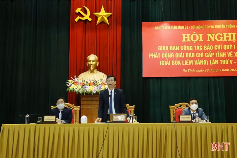 Tập trung tuyên truyền các hoạt động kỷ niệm 65 năm Ngày Bác Hồ về thăm Hà Tĩnh