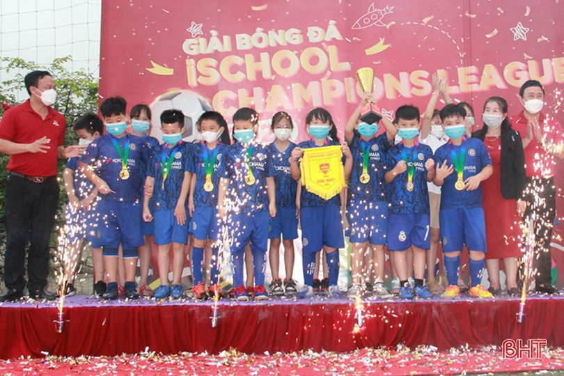 Học sinh tiểu học iSchool Hà Tĩnh hào hứng tranh tài giải bóng đá mini ảnh 11 Học sinh tiểu học iSchool Hà Tĩnh hào hứng tranh tài giải bóng đá mini