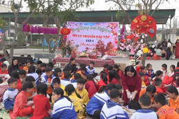 Xuân ấm lan tỏa từ những gian hàng Tết dành cho học sinh nghèo