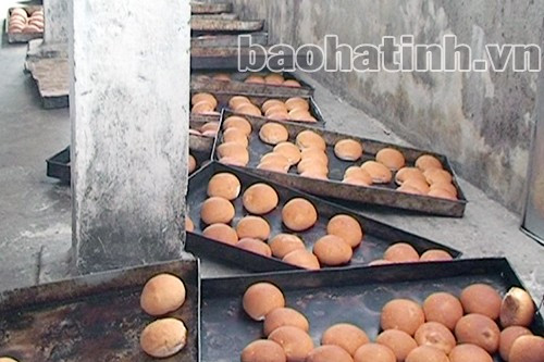 Sản phẩm phơi trên nền đất mất an toàn