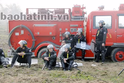 Lực lượng cảnh sát cơ động trong một vụ cưỡng chế đất đai.