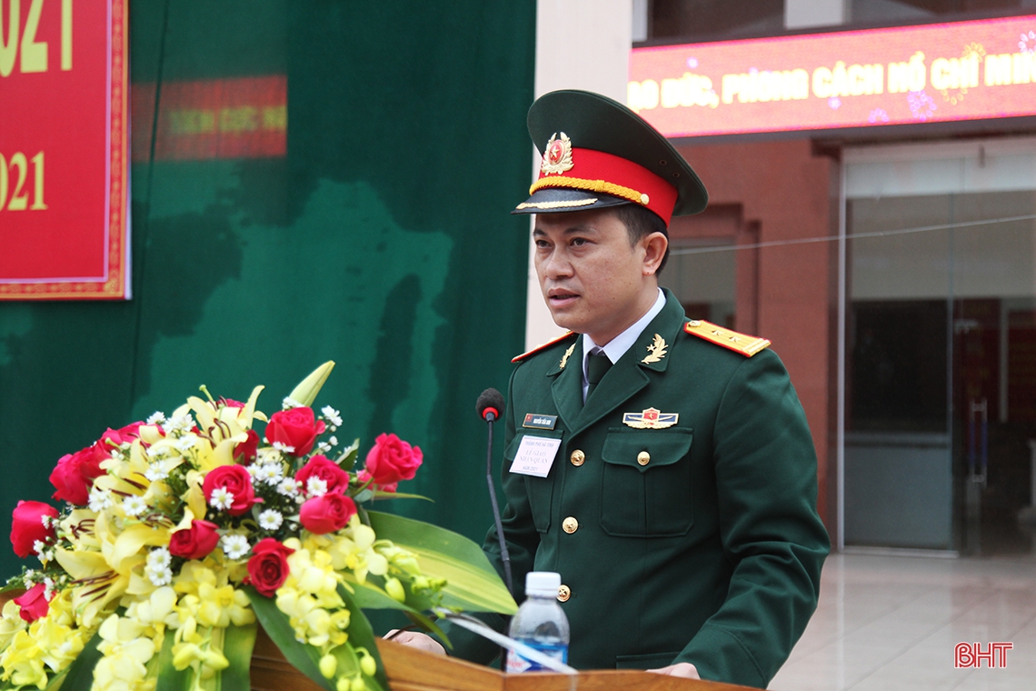 Phó Bí thư Thường trực Tỉnh ủy Trần Thế Dũng dự lễ giao quân tại TP Hà Tĩnh
